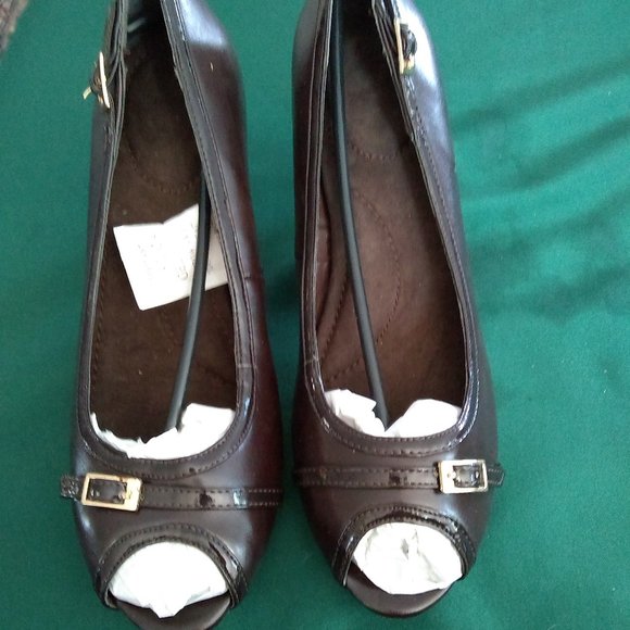 NWT/ Avon Peep Toe Pump - Picture 1 of 4